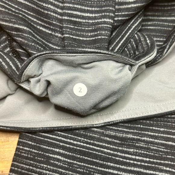 Lululemon women’s leggings size 2 - Picture 3 of 3